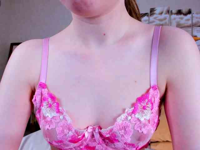 Camilla-Kelly webcam