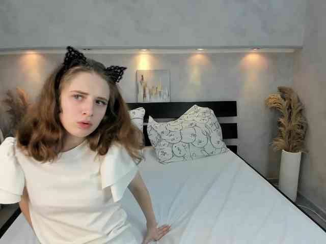 Camilla-Kelly webcam