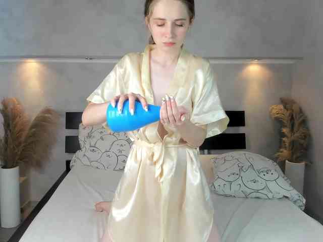 Camilla-Kelly webcam