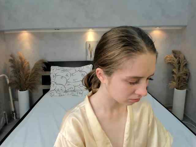 Camilla-Kelly webcam