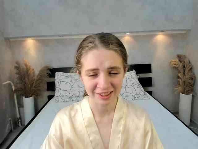 Camilla-Kelly webcam