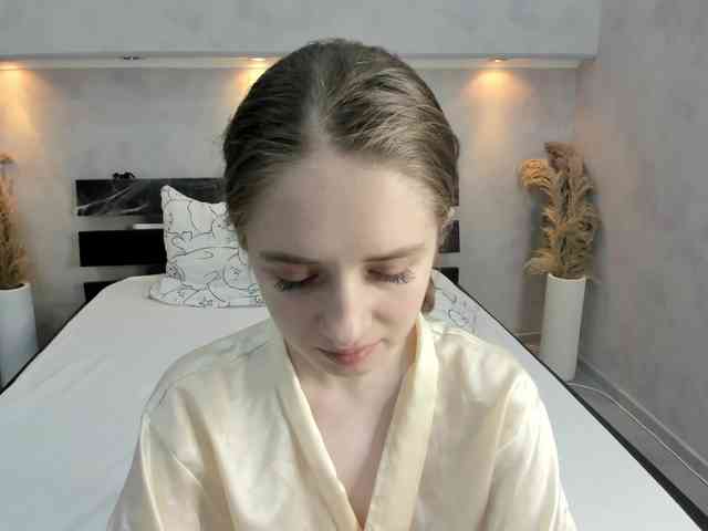 Camilla-Kelly webcam