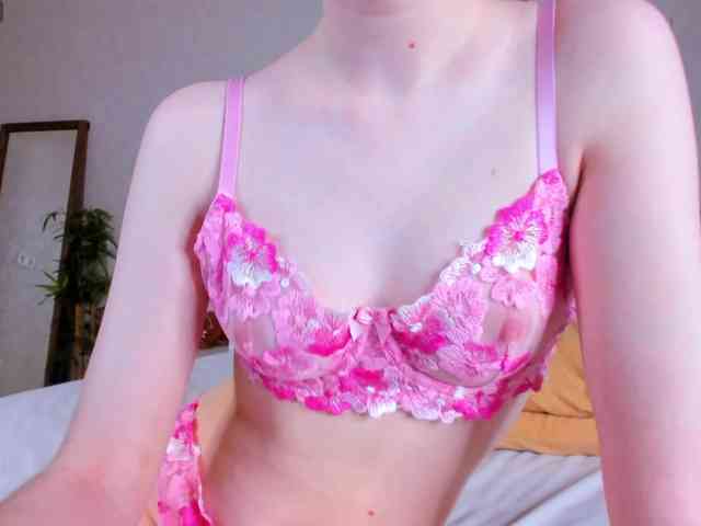 Camilla-Kelly webcam