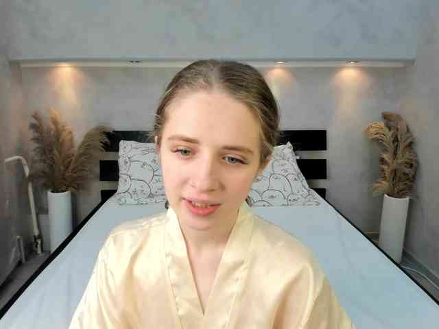 Camilla-Kelly webcam