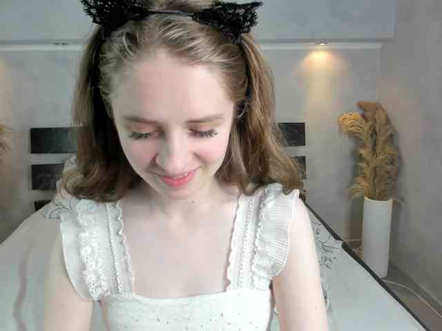 Camilla-Kelly webcam