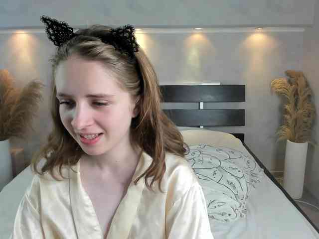 Camilla-Kelly webcam