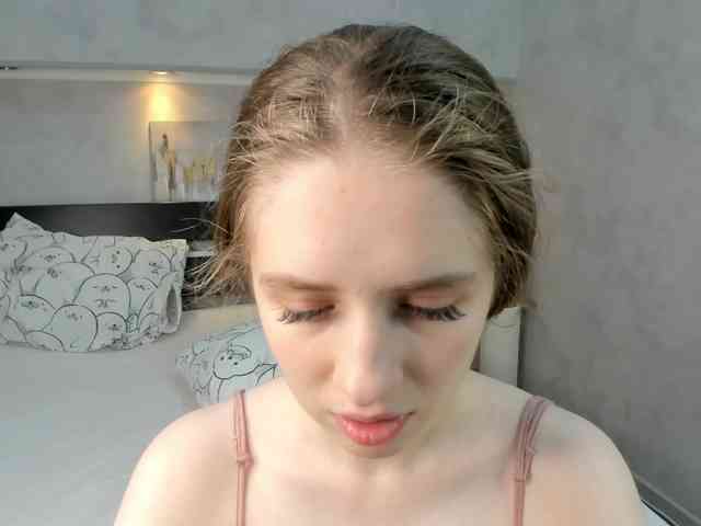 Camilla-Kelly webcam