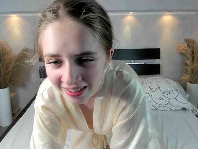 Camilla-Kelly webcam