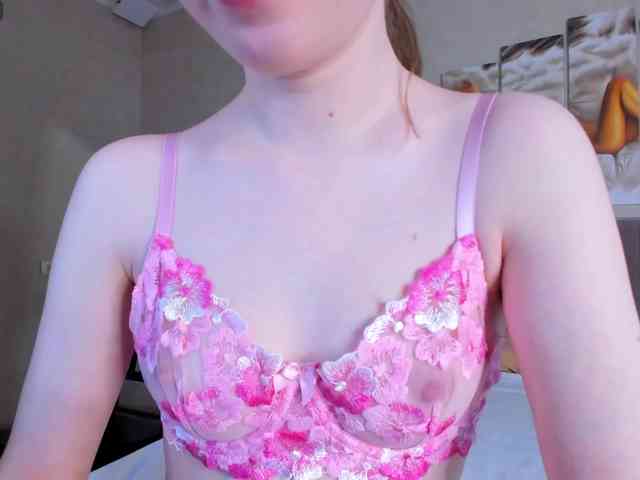 Camilla-Kelly webcam