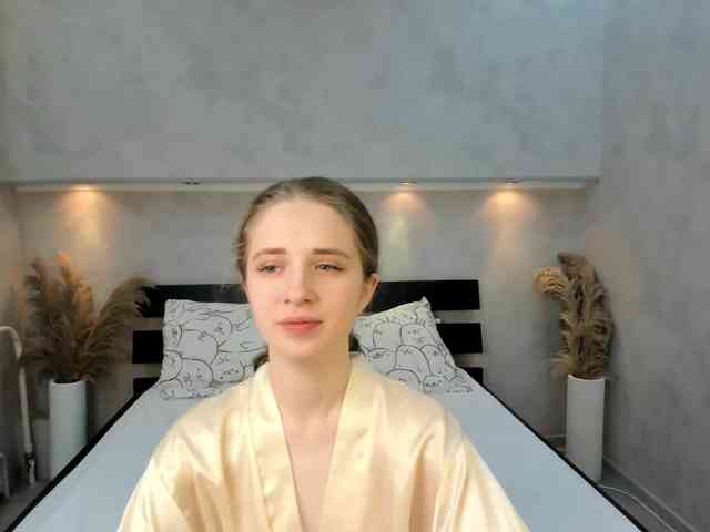 Camilla-Kelly webcam