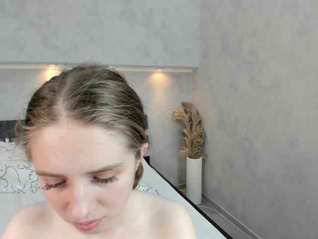 Camilla-Kelly webcam