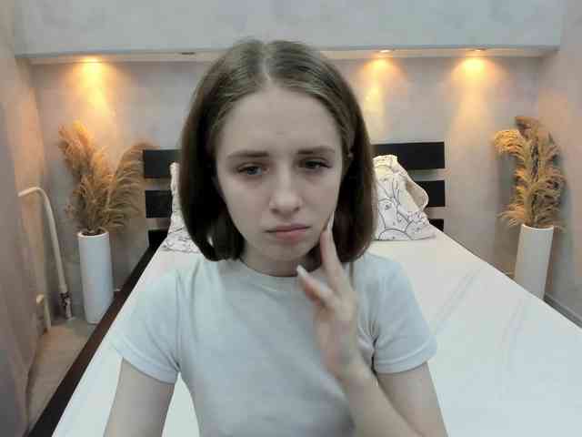 Camilla-Kelly webcam