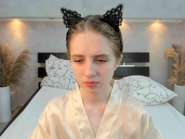 Camilla-Kelly webcam