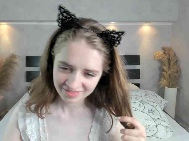 Camilla-Kelly webcam