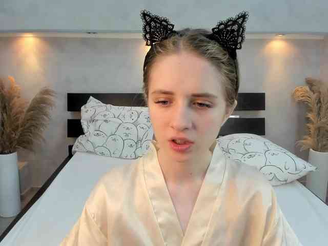 Camilla-Kelly webcam