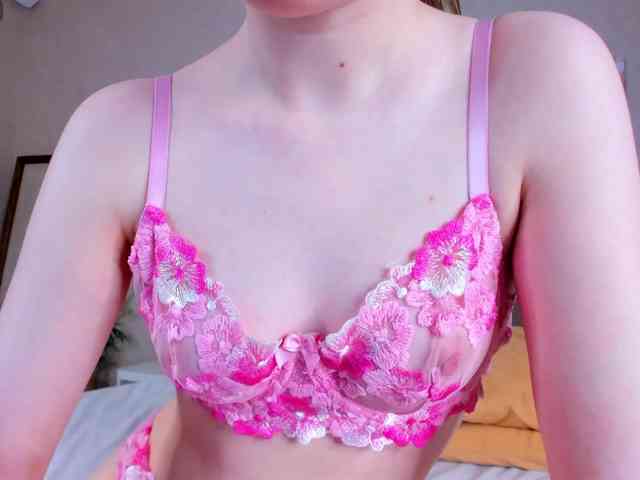 Camilla-Kelly webcam