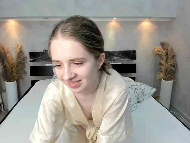 Camilla-Kelly webcam