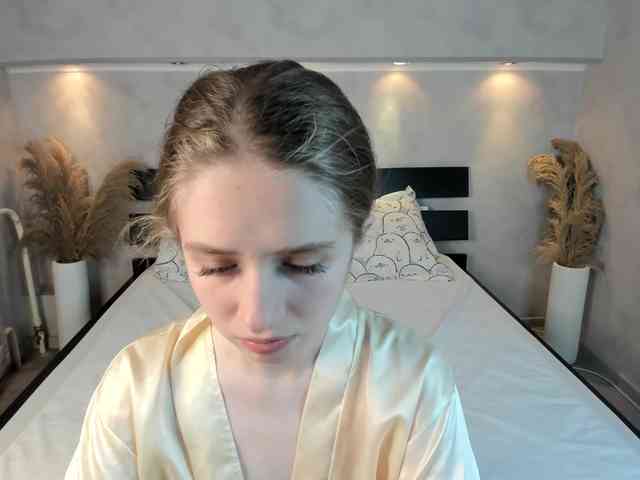 Camilla-Kelly webcam