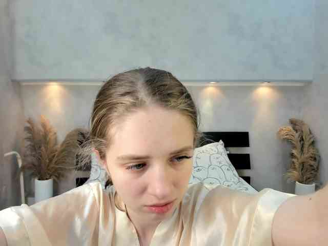 Camilla-Kelly webcam