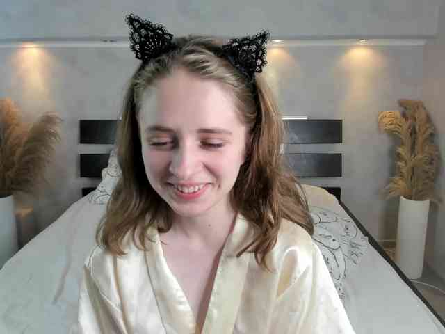 Camilla-Kelly webcam