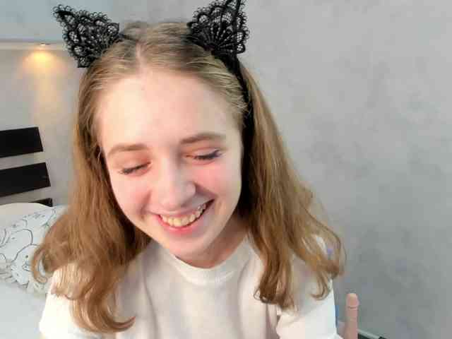 Camilla-Kelly webcam