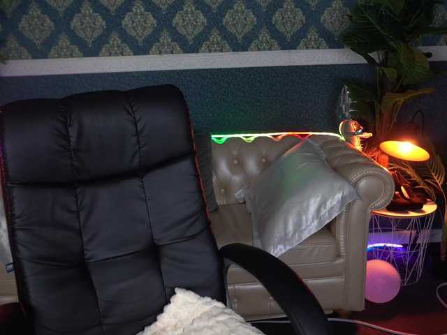 IsabelleDior's BongaCams show and profile