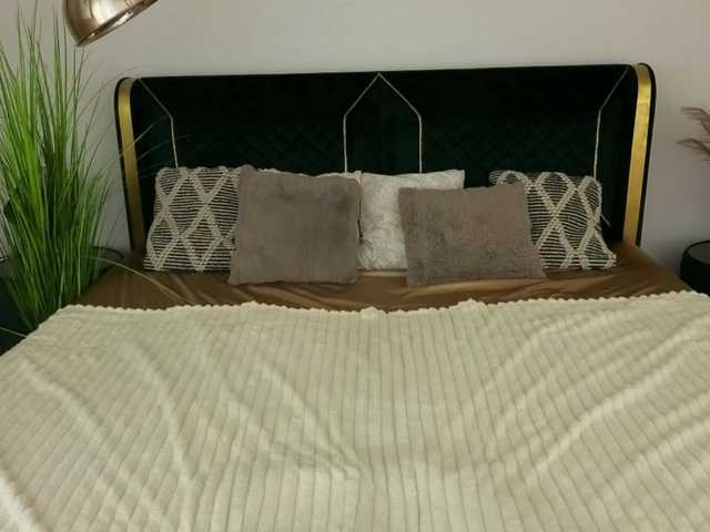 IsabelleDior's BongaCams show and profile