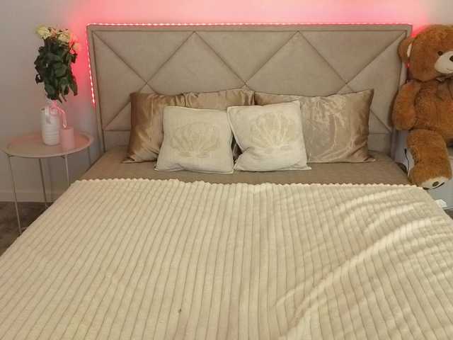 IsabelleDior's BongaCams show and profile