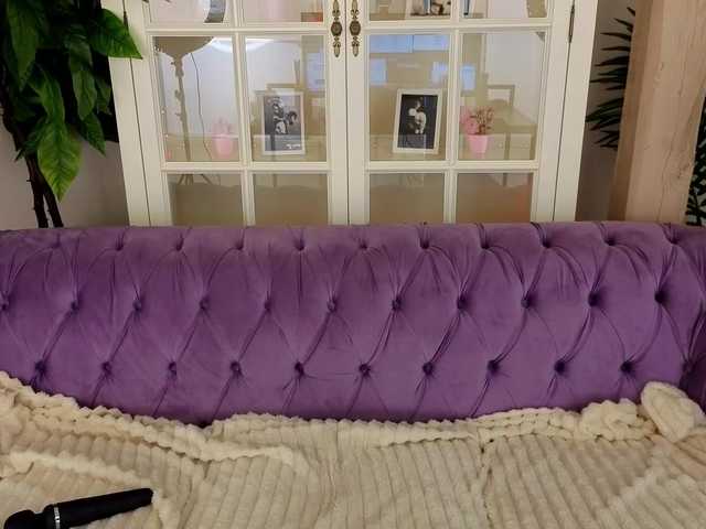 IsabelleDior's BongaCams show and profile