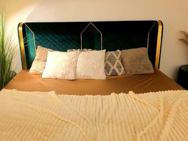 IsabelleDior's BongaCams show and profile