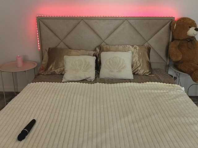 IsabelleDior's BongaCams show and profile