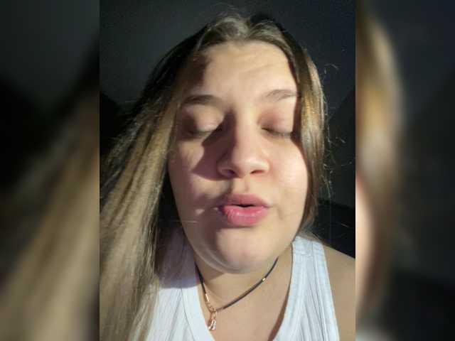 Neisi's BongaCams show and profile