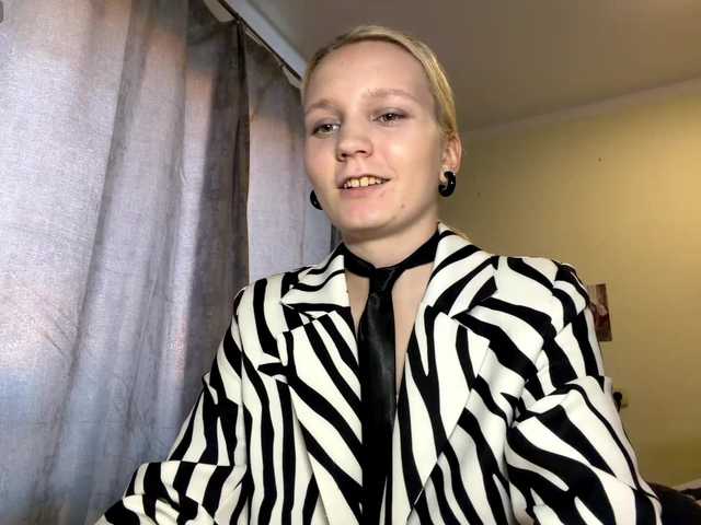 le modèle YOUR-TOP-PASSOIN est en webcam porno dans un show sur le site bongacams, il possède les tags suivants: White/Caucasian,Blonde,Shaved