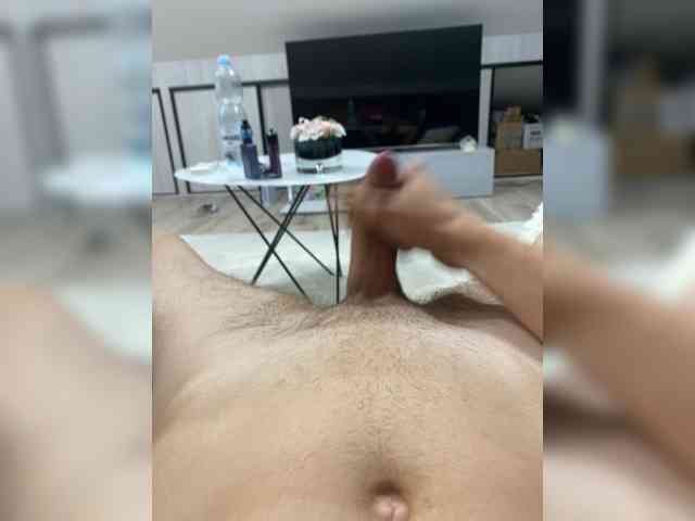 HornyYoungboy22cm