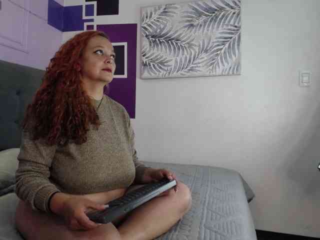 ThaniiaMilf webcam