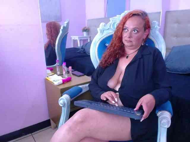 ThaniiaMilf webcam
