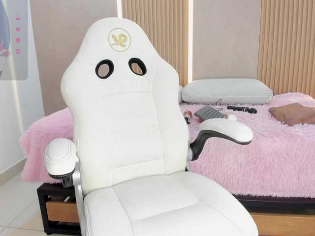 StephanySummer's BongaCams show and profile