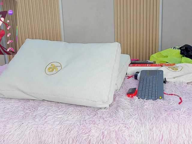 StephanySummer's BongaCams show and profile