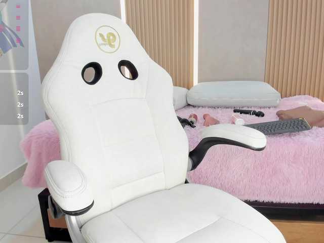 StephanySummer's BongaCams show and profile