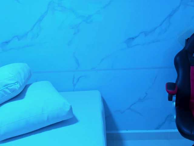 AmmieKova chat room