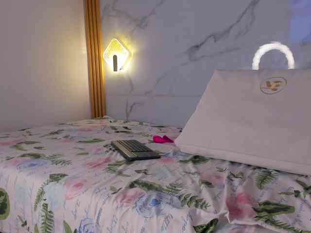 AmmieKova webcam