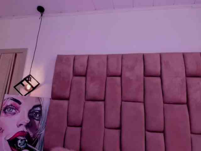 RavynRouge webcam