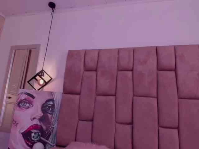 RavynRouge webcam