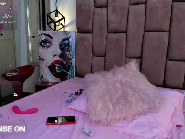 RavynRouge webcam