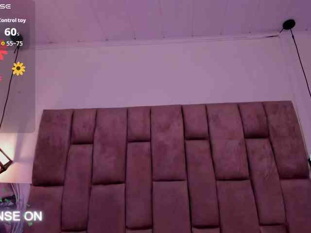 RavynRouge webcam