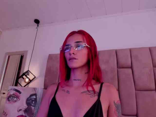 RavynRouge webcam
