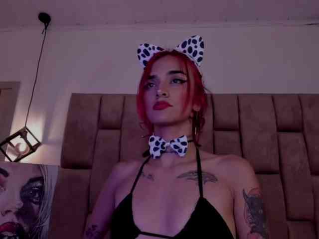 RavynRouge webcam