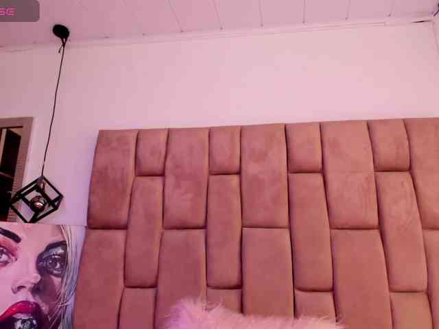RavynRouge webcam