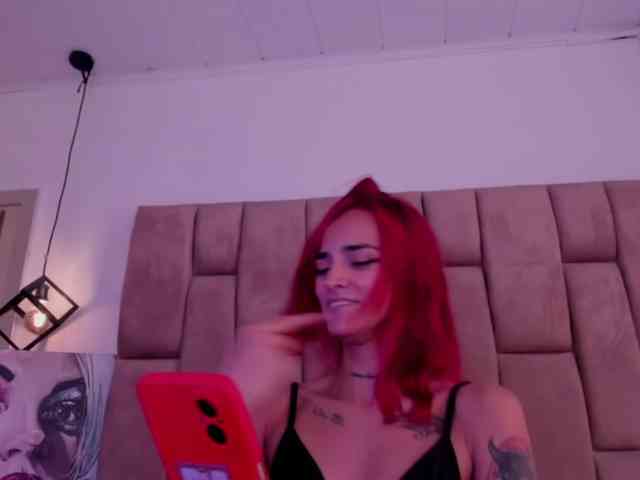 RavynRouge webcam