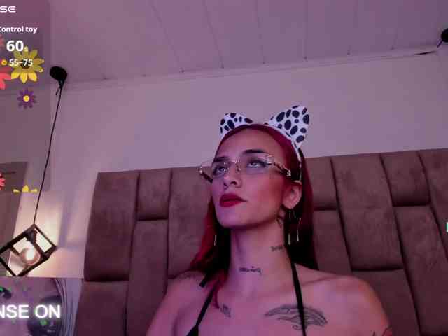 RavynRouge webcam